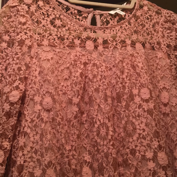 Lace lined top size MD never worn. Color peach - Picture 2 of 4